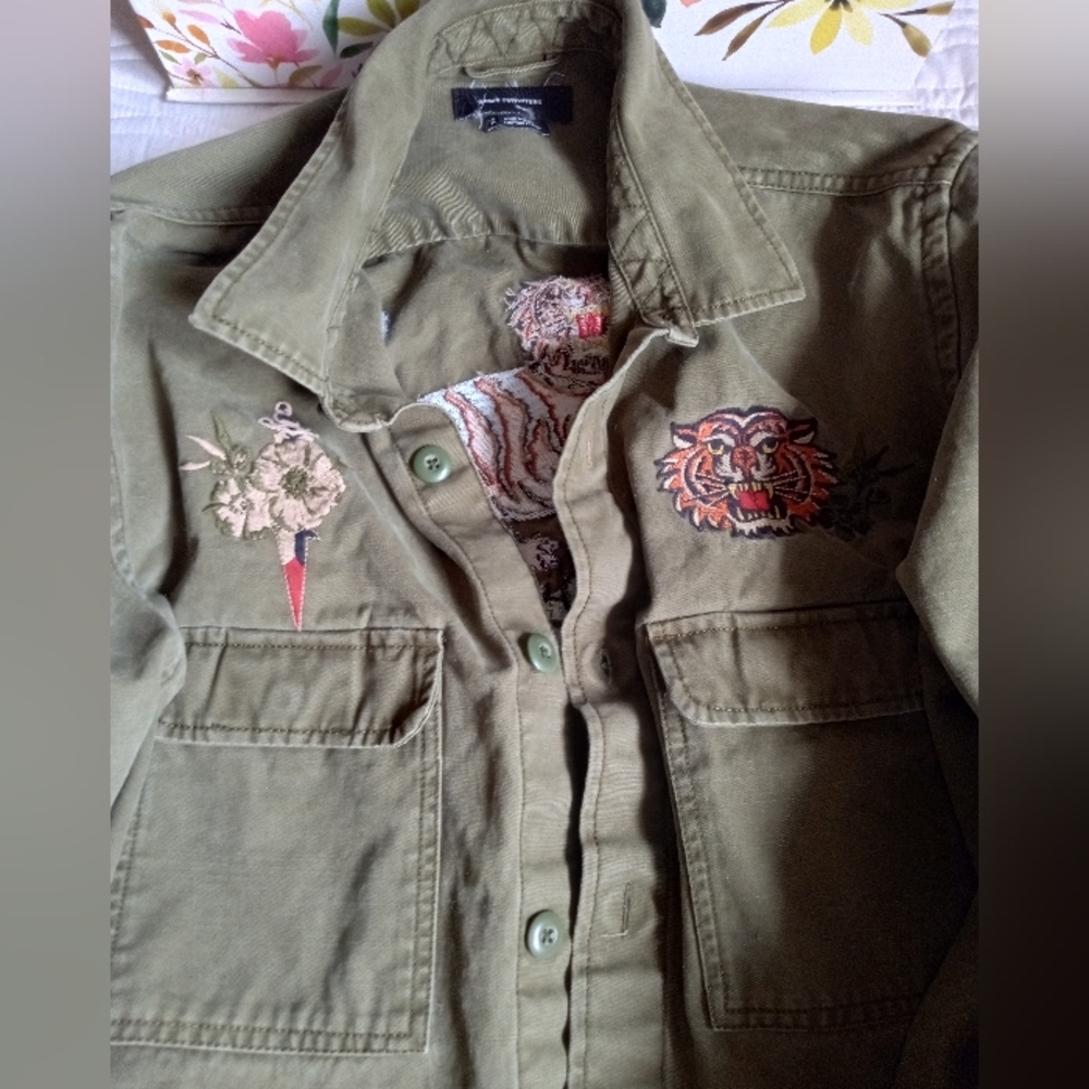 Urban Outfitters Men'sTiger Embroidered Military Green Jacket. Size Small - Picture 2 of 4